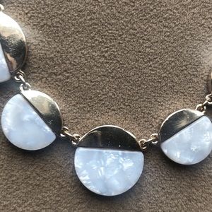 White and gold adjustable length necklace